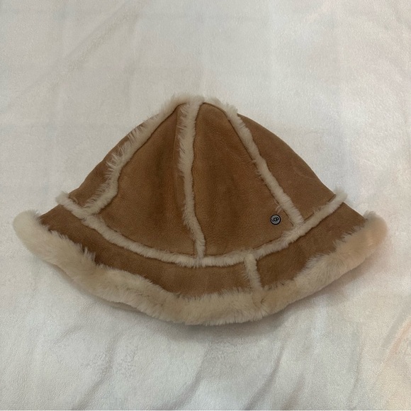 UGG Tan and Cream Classic Sheepskin Shearling Bucket Hat 51028 main image 4